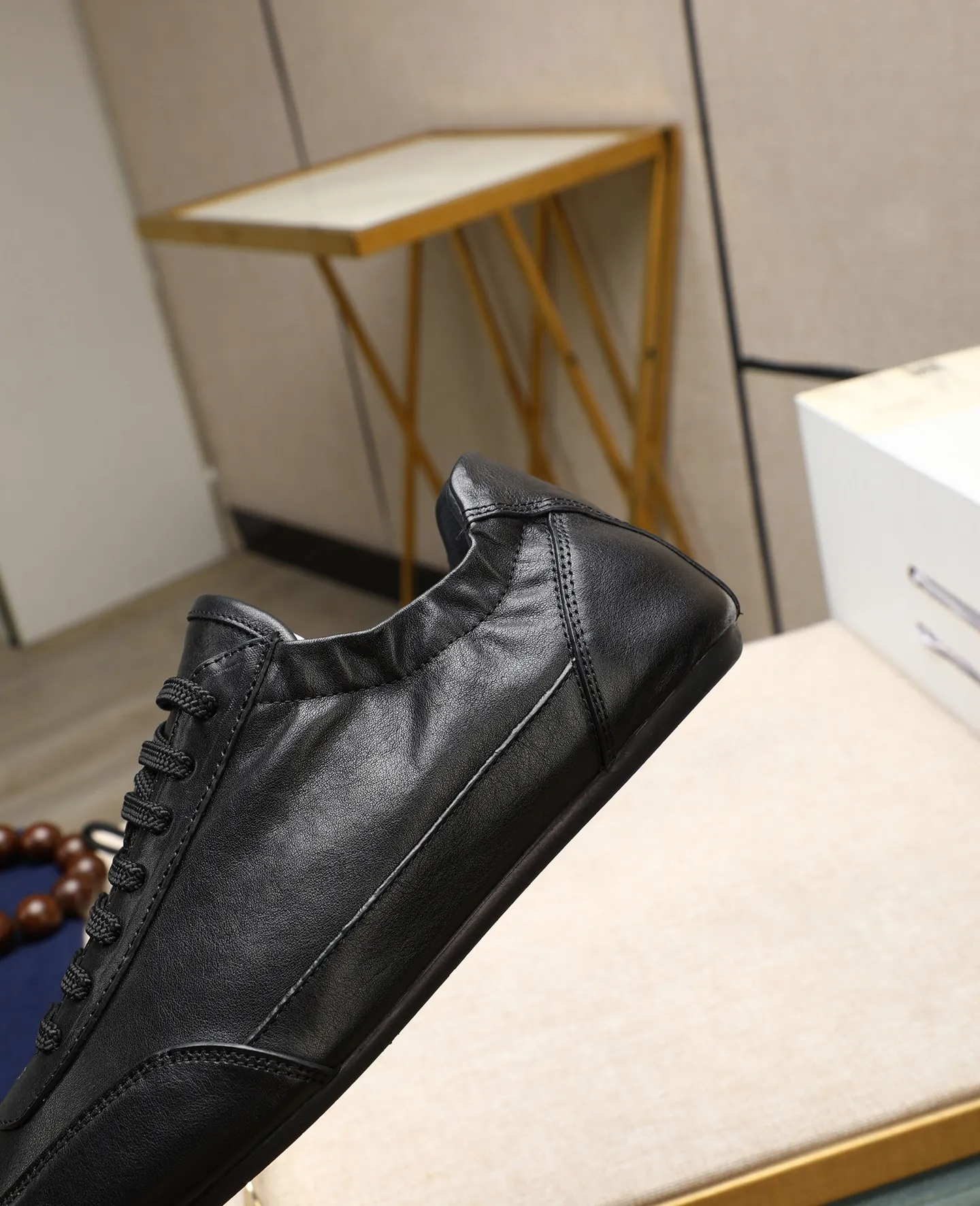Men's shoes 💰 680 (top version) Product trademark: Prada "Prada" original casual shoes Regular size: 38-44 (can be customized to 45) Product materials: Original imported cowhide upper, original outsole.